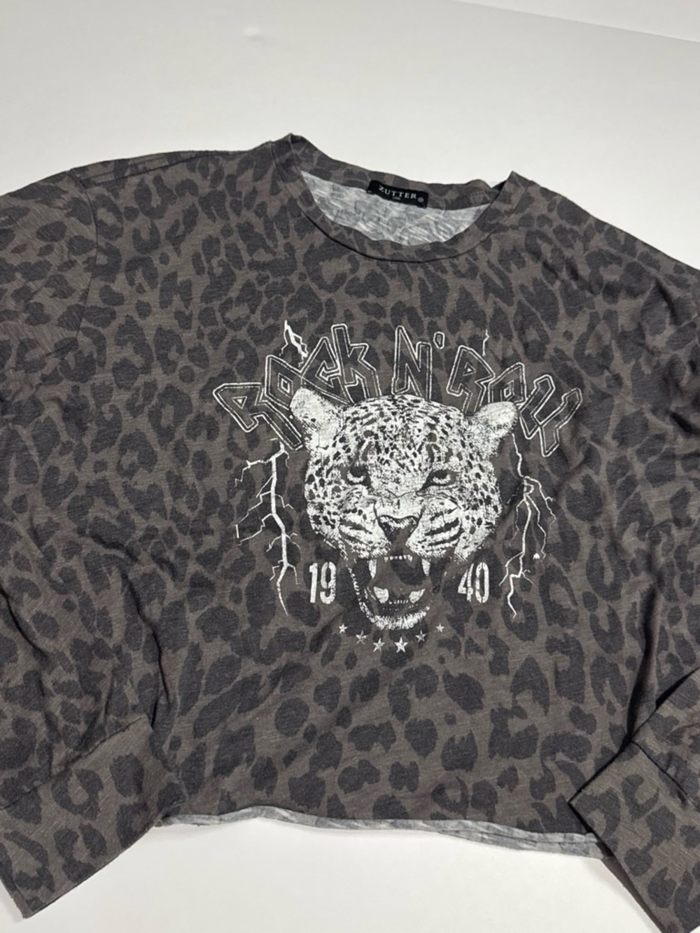 Zutter Women’s Leopard Print 'Rock N' Roll' Cropped Long Sleeve Shirt